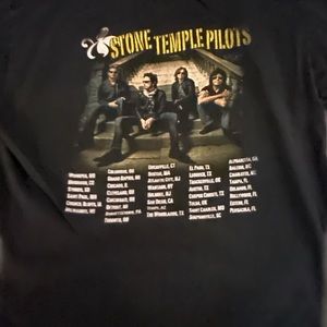 STONE TEMPLE PILOTS CONCERT T SHIRT.